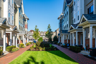 Station Square at Fanwood Townhomes in Fanwood, NJ - Building Photo - Building Photo