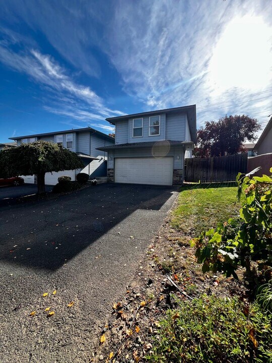 3614 Fairbanks Ave in Yakima, WA - Building Photo