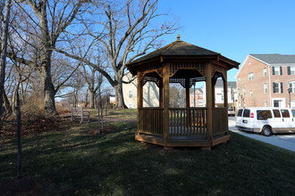 Woodward Crossing Townhomes in Gaithersburg, MD - Building Photo - Building Photo