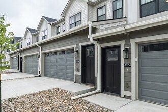 2727-2747 SW 24th Ln in Ankeny, IA - Foto de edificio - Building Photo