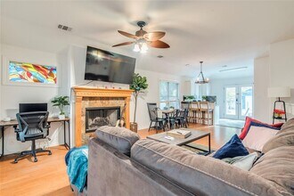 708 W Annie St in Austin, TX - Building Photo - Building Photo