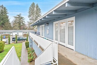 460-492 N Broadway St in Estacada, OR - Building Photo - Building Photo