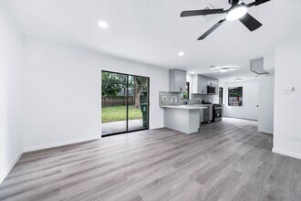 7607 Grape St in Houston, TX - Building Photo - Building Photo