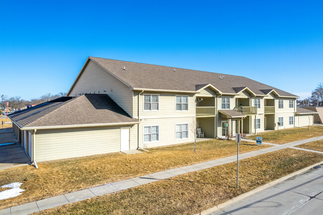 Fieldstone Condominiums in Indianola, IA - Building Photo - Building Photo