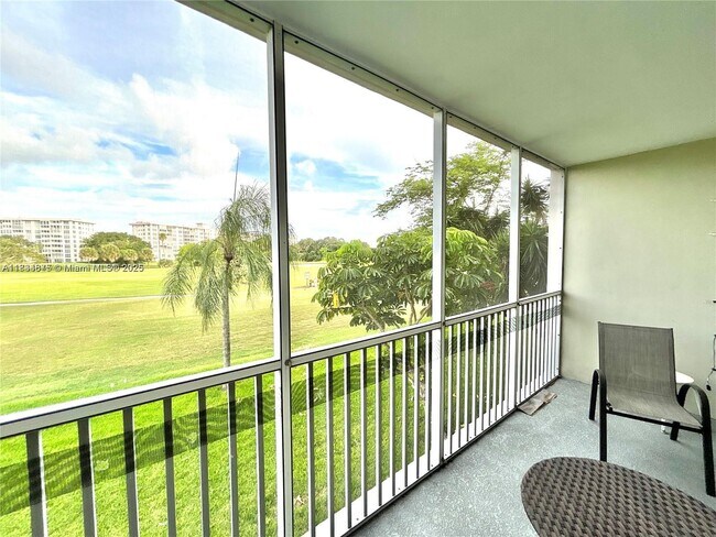 2900 N Palm Aire Dr in Pompano Beach, FL - Building Photo - Building Photo