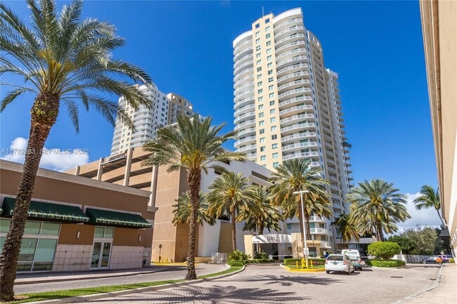 1745 E Hallandale Beach Blvd, Unit 2302 in Hallandale Beach, FL - Building Photo - Building Photo