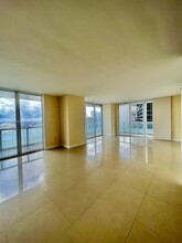 50 Biscayne Blvd in Miami, FL - Building Photo - Building Photo