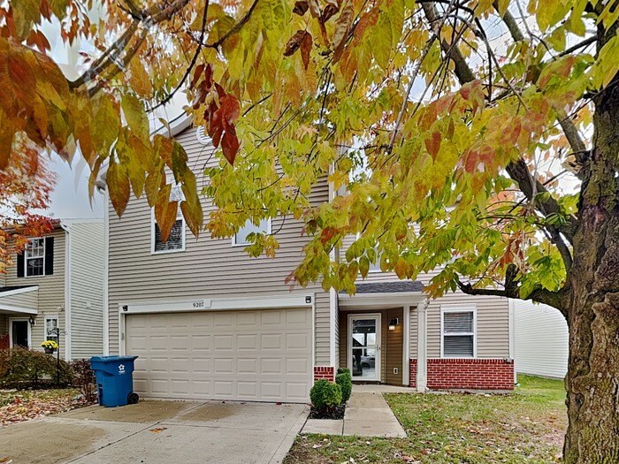 9207 Wandflower Dr in Indianapolis, IN - Building Photo