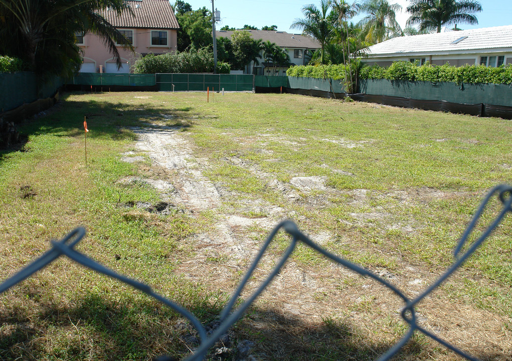 364 2nd Ave S in Naples, FL - Building Photo