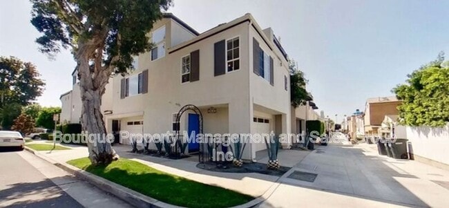 property at 445 1/2 Begonia Ave