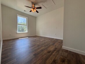 1721 W Florida St in Springfield, MO - Foto de edificio - Building Photo