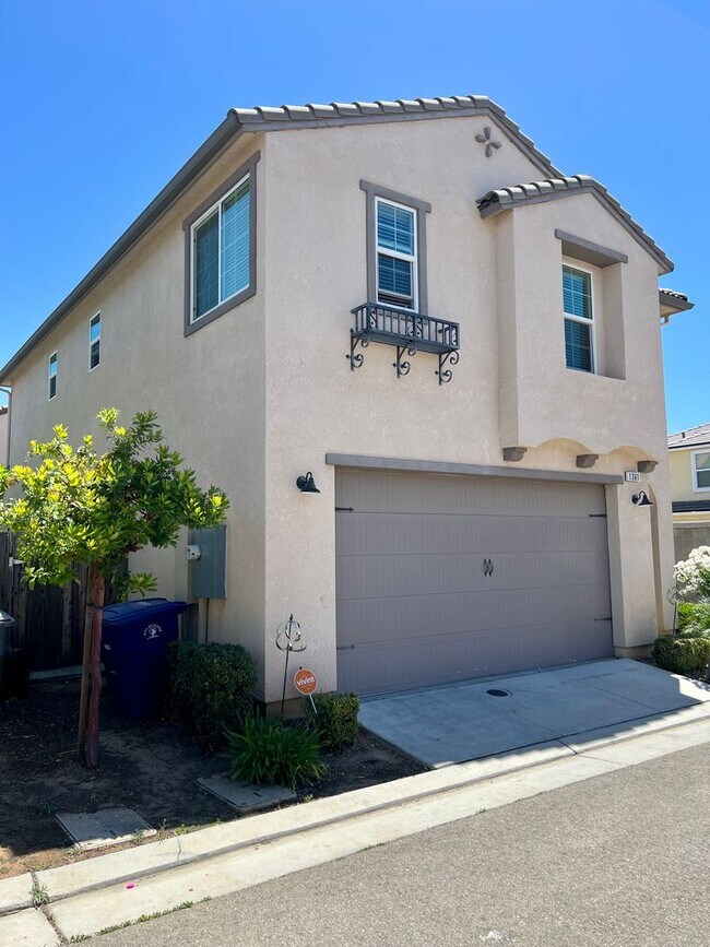 1361 Nabors Dr in Clovis, CA - Building Photo - Building Photo