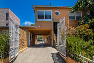 1930 S Oxford Ave in Los Angeles, CA - Building Photo - Building Photo