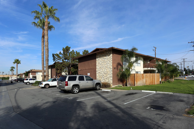 Vista Del Sol Apartments in Garden Grove, CA - Foto de edificio - Building Photo