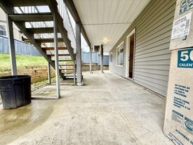 35215 Delair Rd in Abbotsford, BC - Building Photo