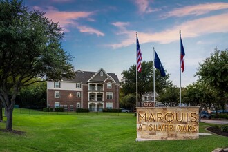 Marquis at Silver Oaks in Grapevine, TX - Foto de edificio - Building Photo