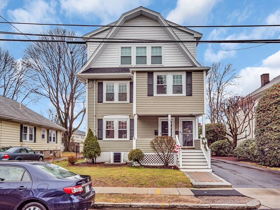 283 Ash St in Waltham, MA - Building Photo
