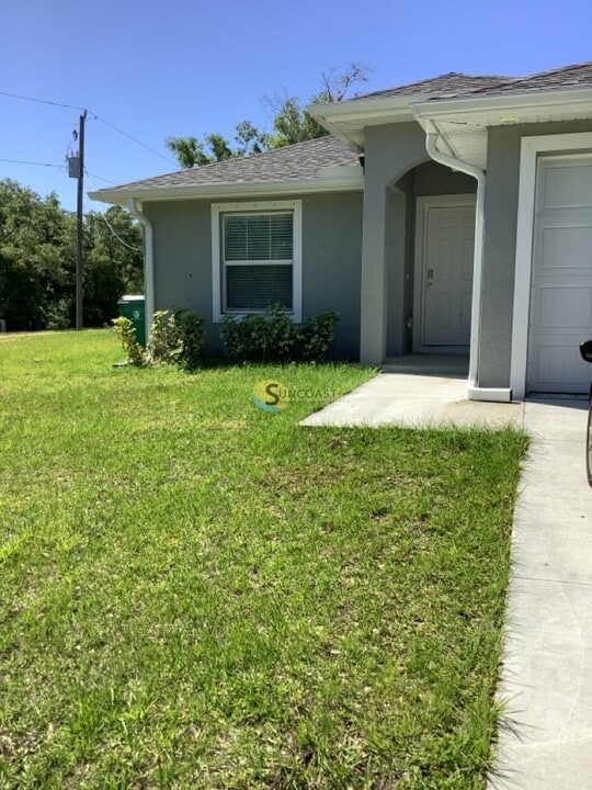 17053 Nixon Ave in Port Charlotte, FL - Building Photo