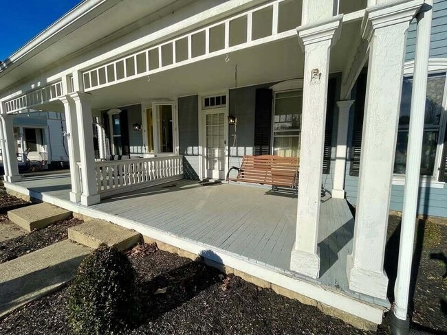 160 1/2 W Mound St in Circleville, OH - Building Photo - Building Photo