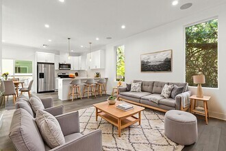 1034 N Oxford in Los Angeles, CA - Building Photo - Interior Photo