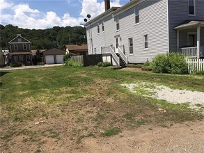 1601 Virginia Ave, Unit F2 in Monaca, PA - Foto de edificio - Building Photo