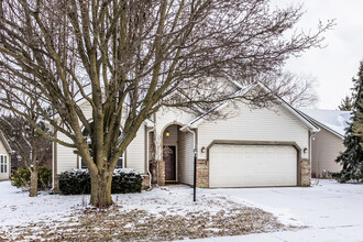 5886 Hollow Oak Trail in Carmel, IN - Building Photo - Building Photo