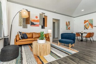 9914 Military Dr W in San Antonio, TX - Building Photo