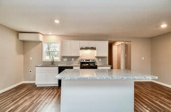 7703 McHenry St in Houston, TX - Building Photo - Building Photo