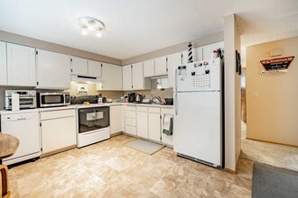 1072 Mitchell Ave, Unit C in Blaine, WA - Building Photo - Building Photo