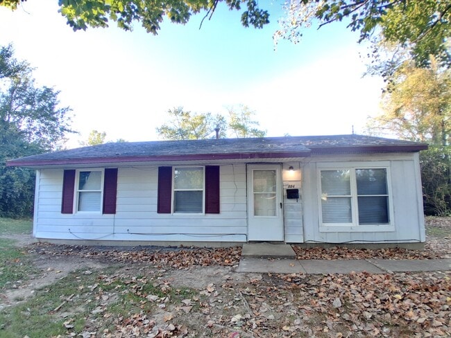 property at 804 Knollcrest Dr