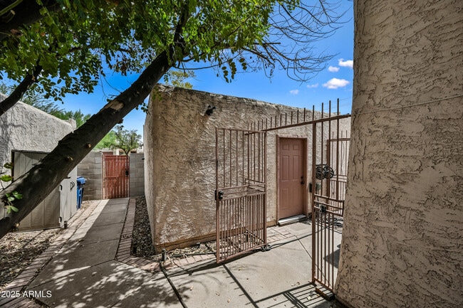1916 S River Dr in Tempe, AZ - Building Photo - Building Photo