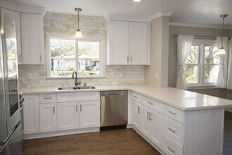 600 Perkins Way in Sacramento, CA - Building Photo - Building Photo