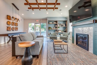 Cove at Crystal Lake in Green Bay, WI - Foto de edificio - Interior Photo