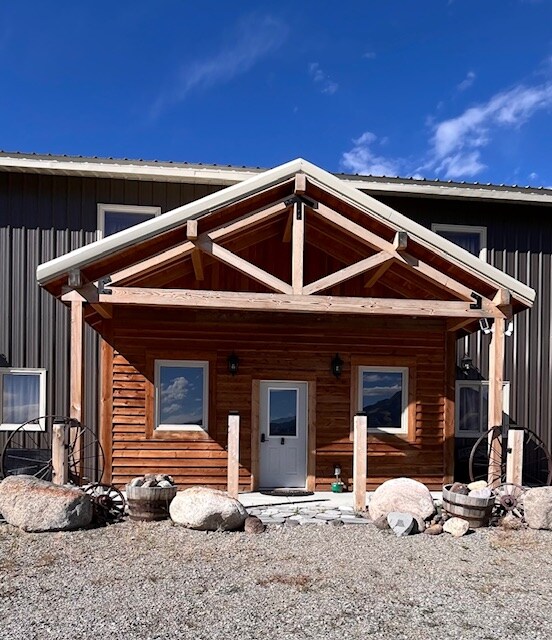 25 Caspari Way E in Emigrant, MT - Building Photo