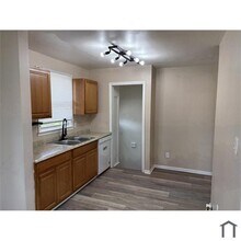 865 Sherbourne St in Inkster, MI - Building Photo - Building Photo