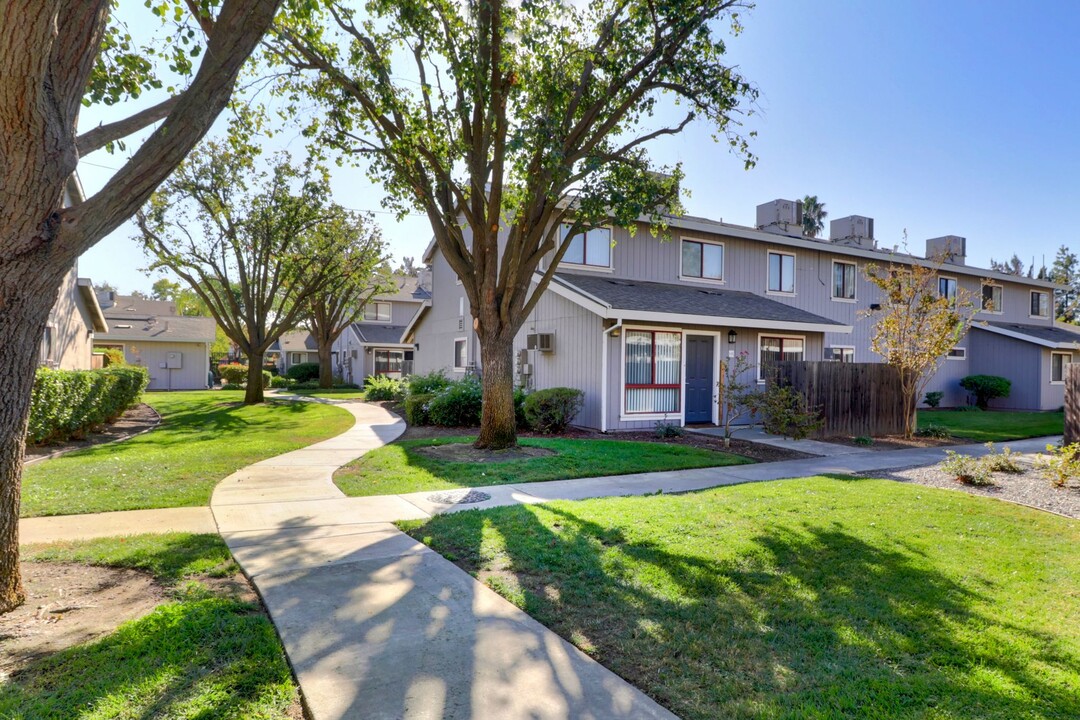 Chaparral Apartments in Davis, CA - Building Photo