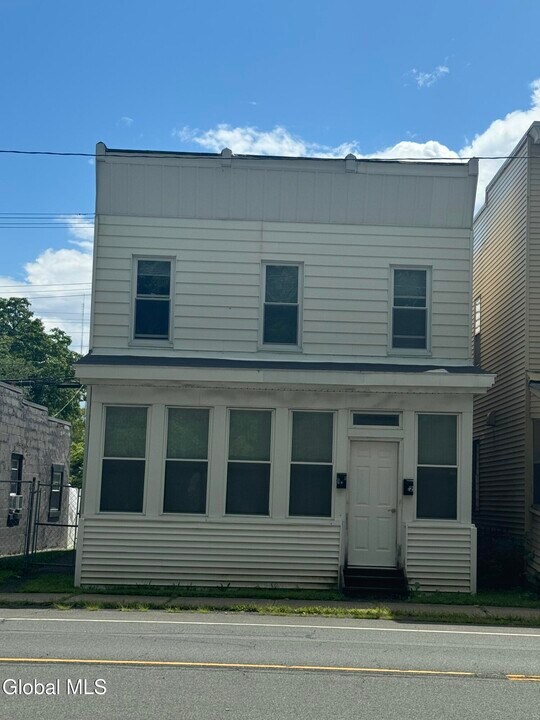 307 Broadway in Menands, NY - Building Photo