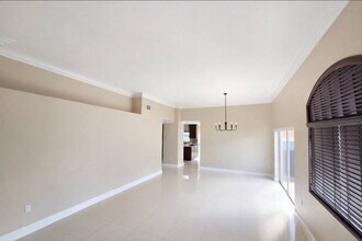 12954 NW 8th Ln in Miami, FL - Building Photo - Building Photo