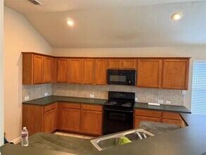 10623 Saratoga Square in Missouri City, TX - Building Photo - Building Photo