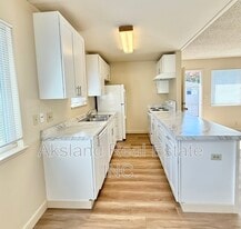 2120 Chrysler Dr in Modesto, CA - Building Photo