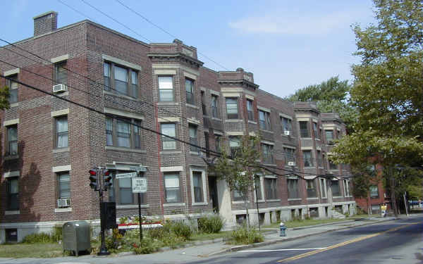 40-46 Carlton St in Brookline, MA - Foto de edificio - Building Photo