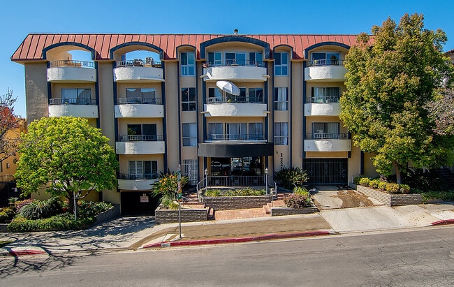 1221 N Kings Rd, Unit 302 in West Hollywood, CA - Building Photo - Building Photo