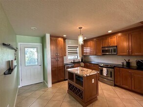 2100 N Peninsula Ave in New Smyrna Beach, FL - Building Photo - Building Photo