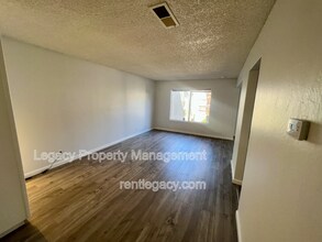 2200 Laguna Cir in Concord, CA - Foto de edificio - Building Photo