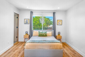 14539 Weddington St in Sherman Oaks, CA - Building Photo - Building Photo