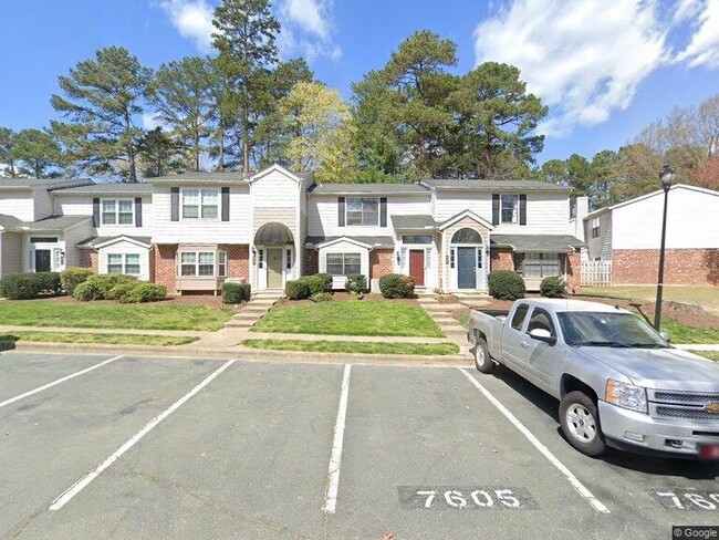 7607 Falcon Rest Circle in Raleigh, NC - Foto de edificio - Building Photo