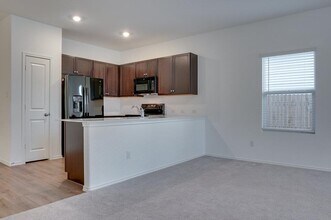 668 The Ugly Wy in Jarrell, TX - Building Photo - Building Photo