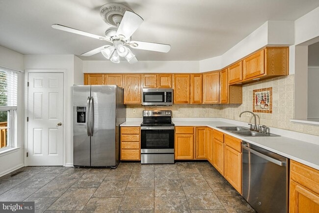 596 Coach Hill Ct in West Chester, PA - Building Photo - Building Photo