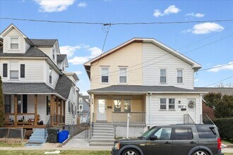 505 Wood St in Burlington, NJ - Building Photo - Building Photo