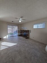 33 Hacienda Ln in Woodland, CA - Building Photo - Building Photo